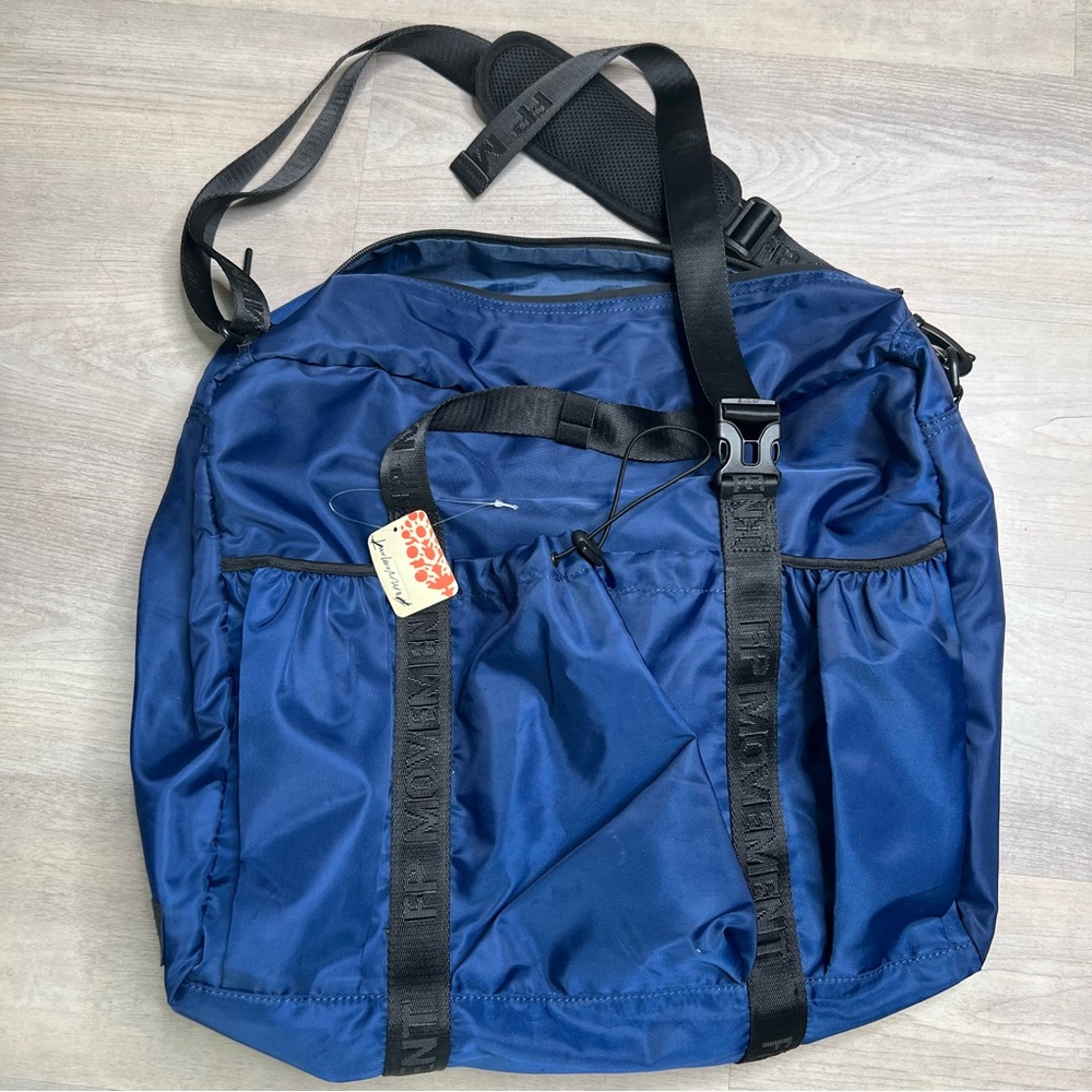 NWT Free People FP Movement Upwind Weekender Bag in Navy Baby - Picture 4 of 8